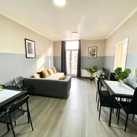 Plantin 3 Sleeping 2 Bathrooms. Apartment Antwerp