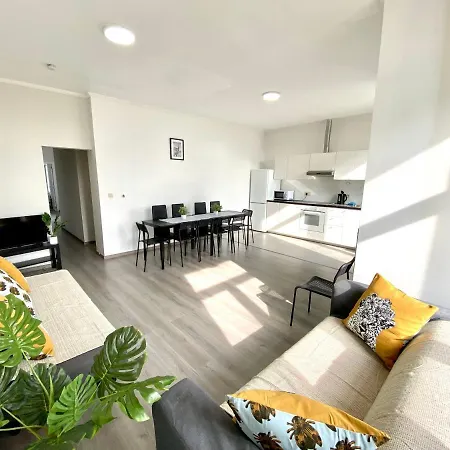 Plantin 3 Sleeping 2 Bathrooms. Apartment *